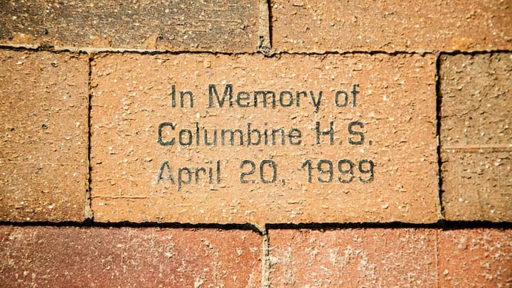 Escolas dos Estados Unidos devem estar especialmente vigilantes contra tiroteios em massa em abril, alerta especialista em segurança