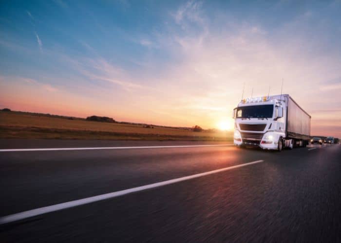 Maio Amarelo: segurança durante o processo de carga e descarga no transporte rodoviário Maio Amarelo: segurança durante o processo de carga e descarga no transporte rodoviário