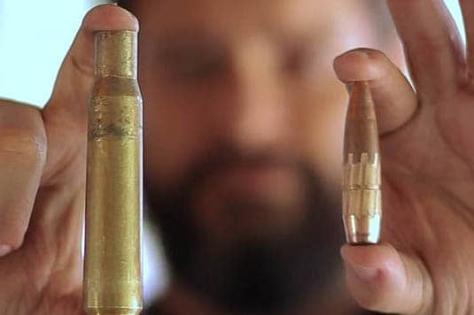 Polícia Científica capta “DNA” de metralhadora de alto calibre para auxiliar investigações nacionais Polícia Científica capta “DNA” de metralhadora de alto calibre para auxiliar investigações nacionais